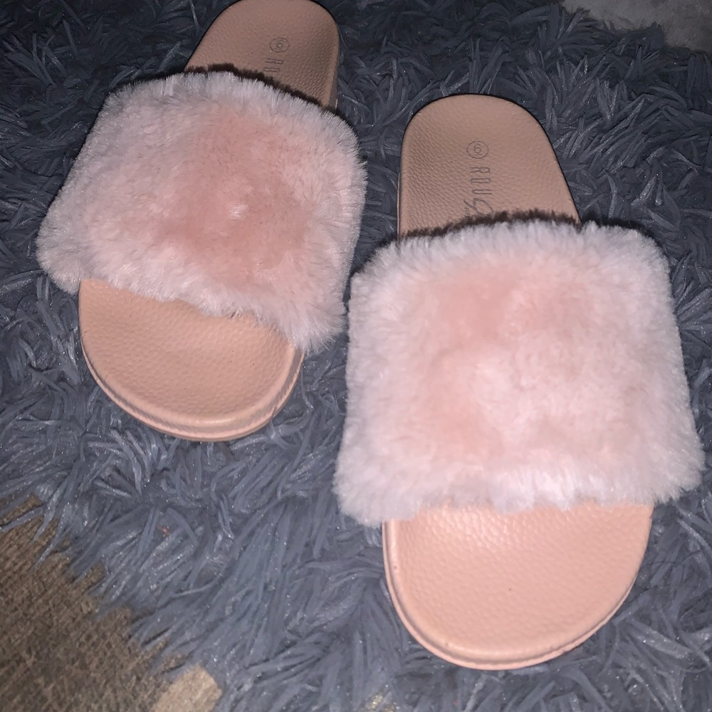 ROUGE OPEN TOE FUZZY SLIPPER SLIDE SANDAL - Picture 1 of 3